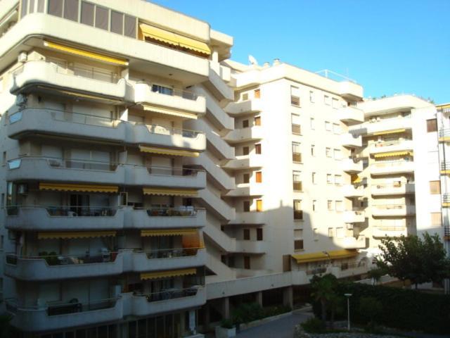 Apartamentos Arquus Center Salou Kültér fotó